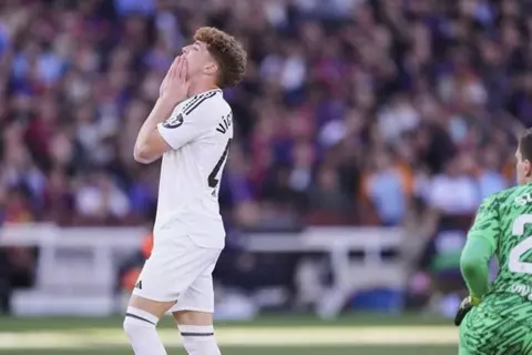 ريال مدريد يعلن رحيل فيكتور مونوز إلى أوساسونا